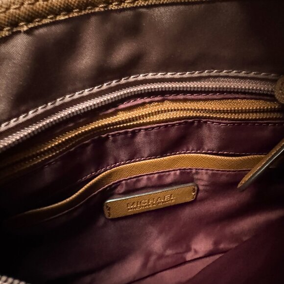 ✨ Michael Kors Kempton Large Pocket Crossbody — Never Used, Light Storage Wear ✨ - Picture 7 of 9
